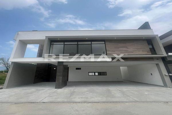 Foto de inmueble en Pedregal del Huajuco #120, Col. El Barrial C.P. 67303, Santiago