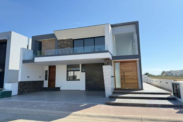 Foto de inmueble en Catamarán  #s/n, Col. Marina Mazatlán C.P. 82103, Mazatlán