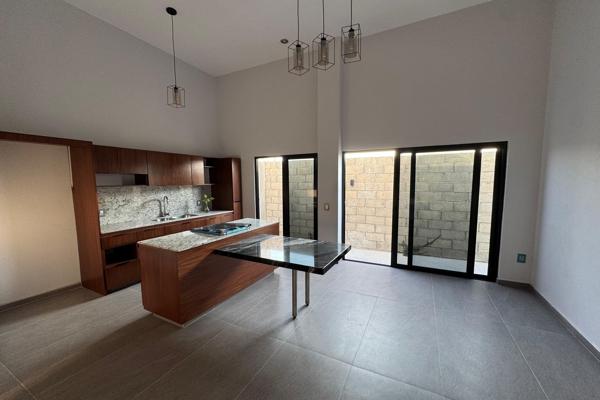 Foto de inmueble en Calle Lazaro Cardenas #s/n, Col. Belona Residencial C.P. 28869, Manzanillo