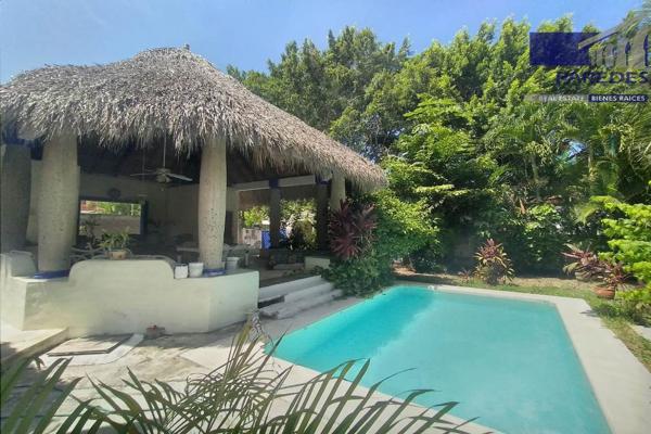 Foto de inmueble en C101 Paseo de las Golondrinas #159, Col. Ixtapa C.P. 40884, Zihuatanejo de Azueta