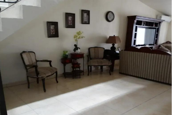 Foto de inmueble en Nuevo León  #138, Col. Las Rosas C.P. 35090, Gómez Palacio