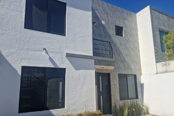 Foto de inmueble en Paseo del Petirrojo, Col. Residencial Santa Fe C.P. 76930, Corregidora