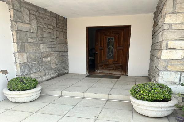 Foto de inmueble en Río Elba 351 #351, Col. Jardines Del Valle C.P. 66220, San Pedro Garza García