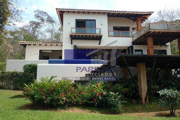 Foto de inmueble en C102 Conjunto de 5 lotes y 1 casa Venta 3 recamaras Ixtapa, Col. Ixtapa C.P. 40884, Zihuatanejo de Azueta