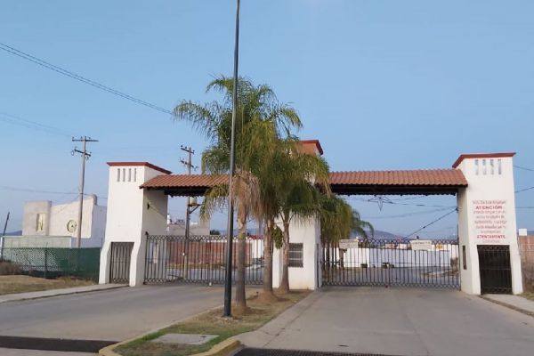 Foto de inmueble en VILLA ARCANGEL LOTE 9 Y 10, Col. Los Héroes León C.P. 37544, León