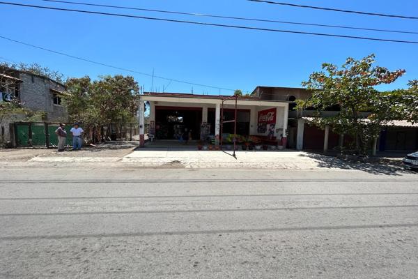 Foto de inmueble en Principal, Col. Barrio Viejo C.P. 40883, Zihuatanejo de Azueta