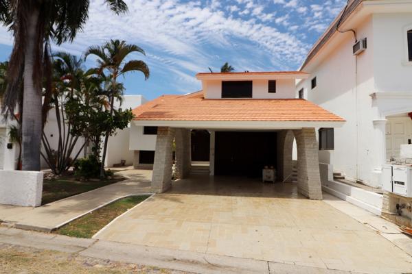 Foto de inmueble en Conde de Oviedo #816, Col. Puerta Dorada C.P. 82110, Mazatlán