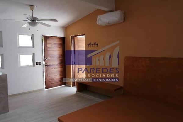 Foto de inmueble en A41  Paseo de las Golondrinas, Col. Ixtapa C.P. 40884, Zihuatanejo de Azueta