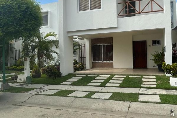 Foto de inmueble en Prisciliano Sanchez, Col. Las Moras C.P. 48315, Puerto Vallarta