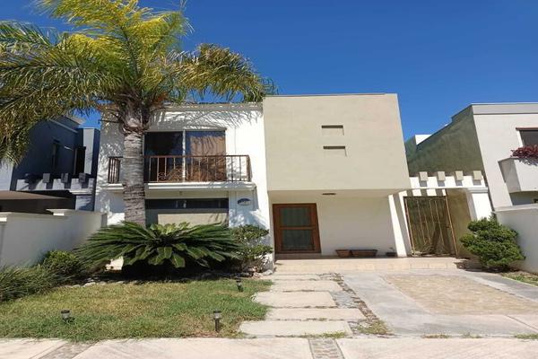 Se vende casa AGUILA, Colonia Puerta de Hierro Cumbres, C.P. 64349