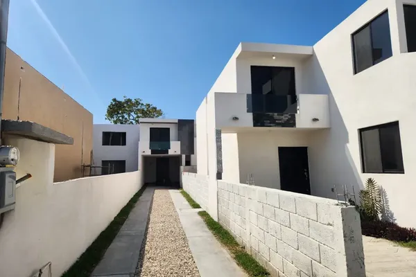 Foto de inmueble en Ahuehuete #106, Col. Jardines de Champayan 1 C.P. 89358, Tampico