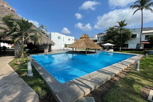 Foto de inmueble en Almeja, Col. Club Santiago C.P. 28868, Manzanillo