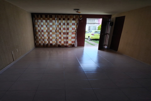 Foto de inmueble en Av. De Los Jardines Mz 28 Casa 25, Fraccionamiento Hacienda El Jardín, Tultepec, EDOMEX C.P. 54950, Col. La Sardaña C.P. 54950, Tultitlán