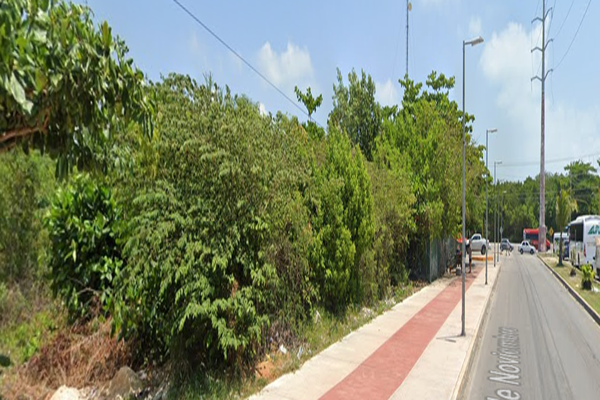 Foto de inmueble en Av. 20 Noviembre, Col. Jardines de Banampak C.P. 77528, Benito Juárez