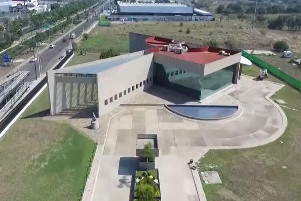Foto de inmueble en Av 5 de Febrero, Col. El Salitre C.P. 76127, Querétaro