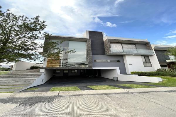 Foto de inmueble en Av Central, Col. Lomas Independencia C.P. 44350, Guadalajara