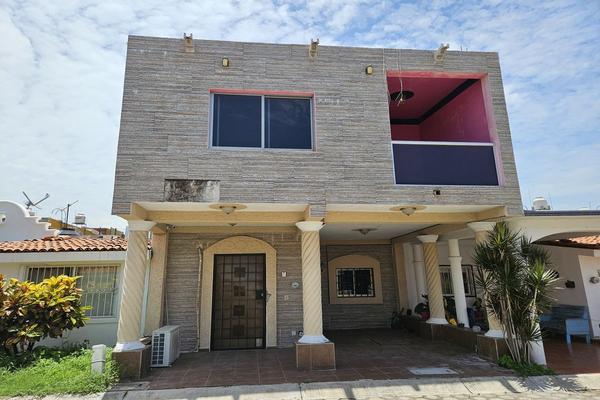 Foto de inmueble en Av. de los Pelicanos, Col. Soleares C.P. 28219, Manzanillo