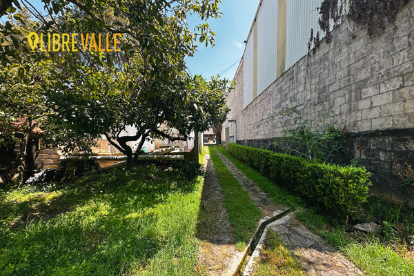 Foto de inmueble en Av del Carmen, Col. Avándaro C.P. 51200, Valle de Bravo