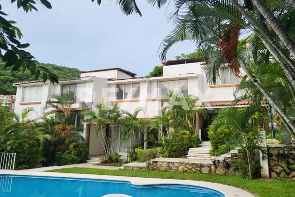 Foto de inmueble en av ejercito nacional, Col. Nuevo Centro de Población C.P. 39860, Acapulco de Juárez