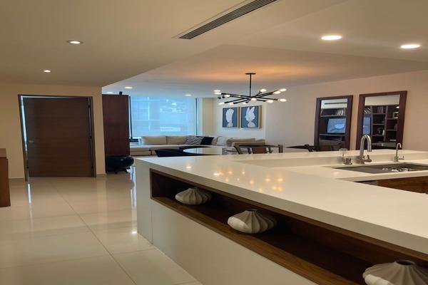 Foto de inmueble en Ave Francisco Villa las Montañas, Col. Zona Valle Poniente C.P. 66233, San Pedro Garza García