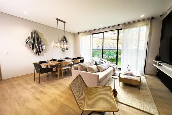Foto de inmueble en Av. Lomas Verdes, Col. Santa Cruz Acatlán C.P. 53150, Naucalpan de Juárez
