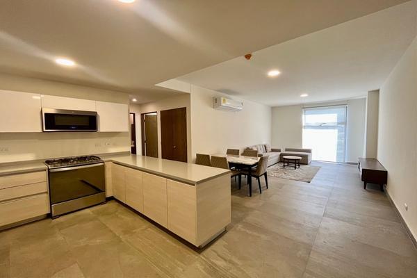 Foto de inmueble en Ave. Morones Prieto, Col. Zona Valle Poniente C.P. 66233, San Pedro Garza García