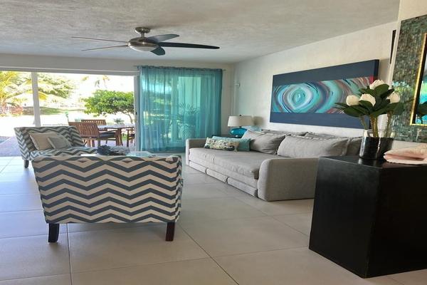 Foto de inmueble en AVENIDA PASEO DE LA MARINA, Col. Marina Vallarta C.P. 48335, Puerto Vallarta