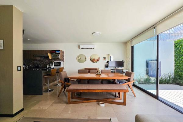 Avenida Paseo De Las Aves