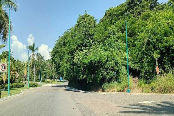 Foto de inmueble en Avenida Paseo de las Garzas-Lote 9, Col. Ixtapa C.P. 40884, Zihuatanejo de Azueta