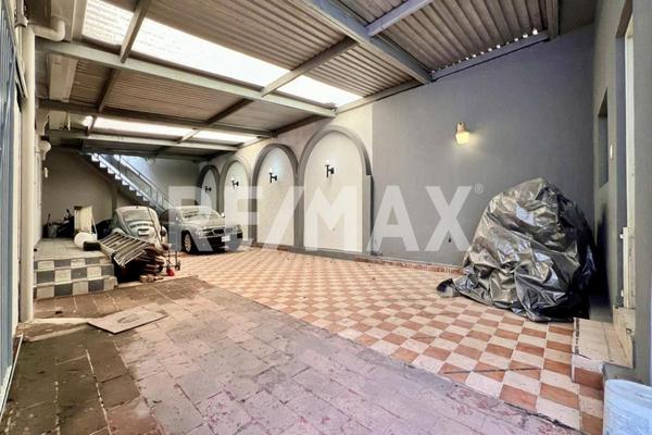 Foto de inmueble en Av. Patriotismo, Col. San Pedro de los Pinos C.P. 03800, Benito Juárez