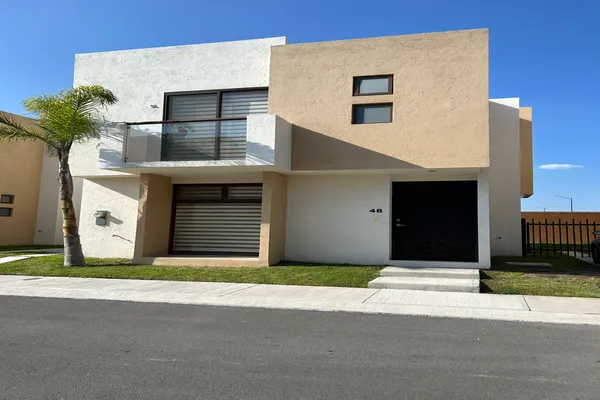 Foto de inmueble en Av. Puerta Real #84, Col. Puerta Real C.P. 76910, Corregidora