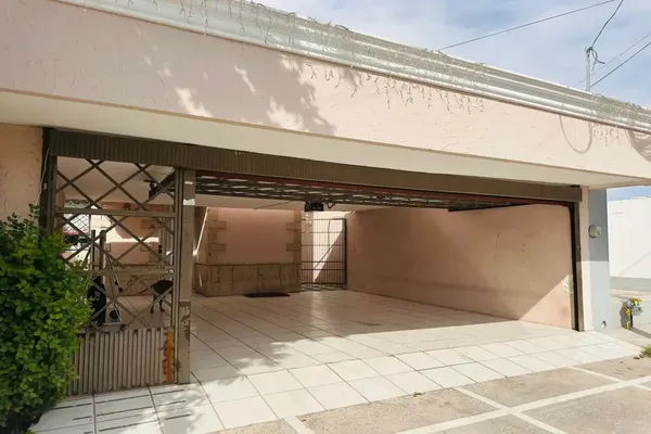Foto de inmueble en AVENIDA SINALOA #2377, Col. Las Rosas C.P. 35090, Gómez Palacio