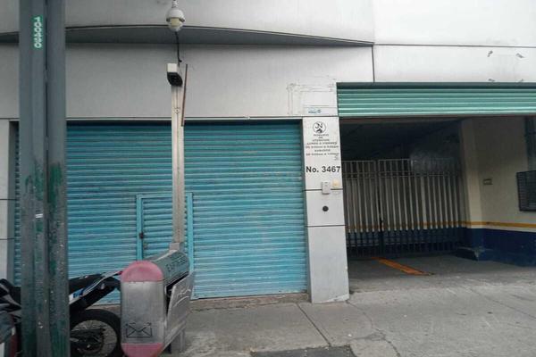 Foto de inmueble en Av. Tláhuac, Col. Los Reyes Culhuacán C.P. 09840, Iztapalapa