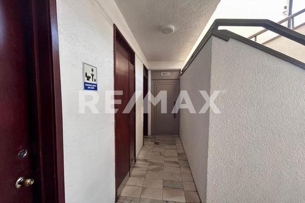 Foto de inmueble en Av. Toltecas, Col. La Romana C.P. 54030, Tlalnepantla de Baz
