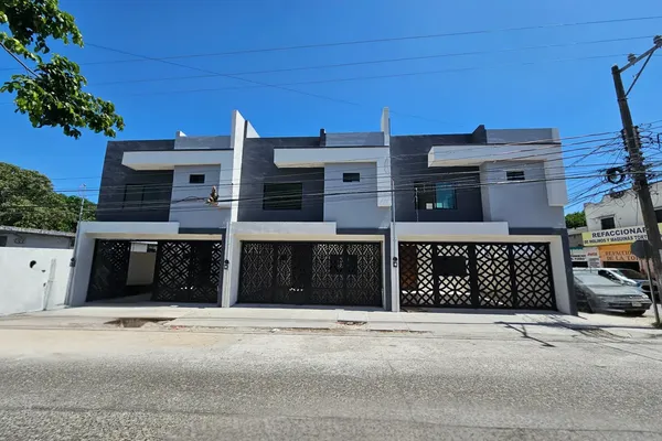 Foto de inmueble en Belisario Domínguez #805, Col. Del Pueblo C.P. 89190, Tampico