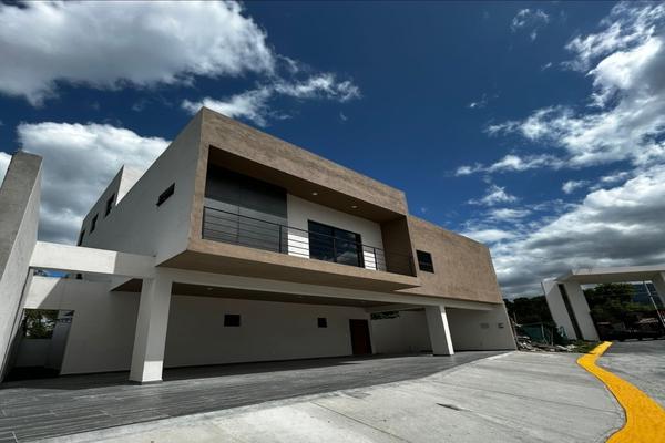 Foto de inmueble en Benito Juarez, Col. El Barrial C.P. 67303, Santiago