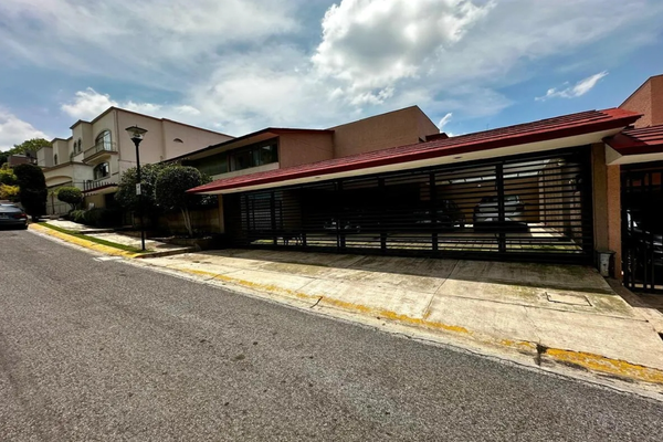 Foto de inmueble en , Col. Bosques de las Palmas C.P. 52787, Huixquilucan