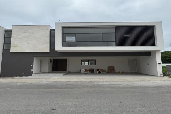 Foto de inmueble en  , Col. Bosques de San José C.P. 67307, Santiago