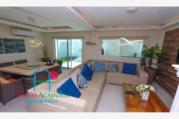 Foto de inmueble en Blvd. De las Naciones Lote No. 46 - B #VILLAS VELATO, Col. Puerto Marqués C.P. 39890, Acapulco de Juárez