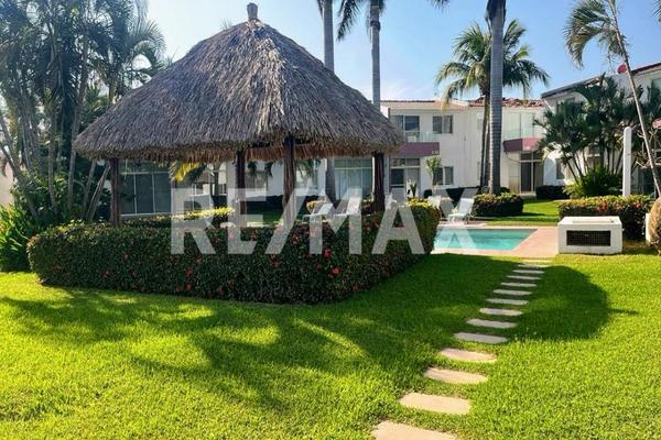 Foto de inmueble en Boulevard de las Naciones, Col. Puerto Marqués C.P. 39890, Acapulco de Juárez