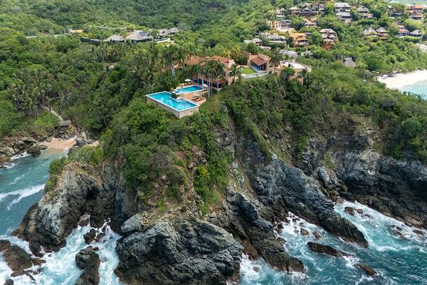 Foto de inmueble en Boulevard Playa Linda, Col. Ixtapa C.P. 40884, Zihuatanejo de Azueta