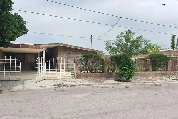 Foto de inmueble en Calle Berlin #150, Col. El Campestre C.P. 35080, Gómez Palacio