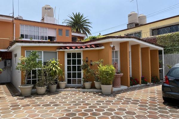 Foto de inmueble en Calle de robles, Col. Jardines de San Mateo C.P. 53240, Naucalpan de Juárez