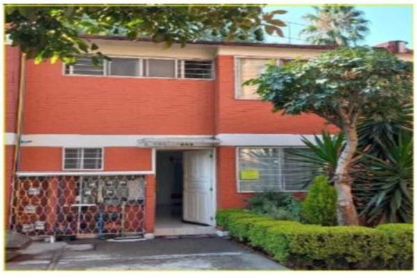 Foto de inmueble en Calzada de Guadalupe, Col. Nueva Oriental Coapa C.P. 14300, Tlalpan