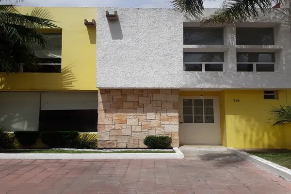 Foto de inmueble en CAMINO REAL A HUIMILPAN #21, Col. Luz María C.P. 76904, Corregidora