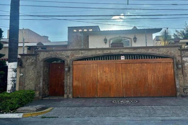 Venta casa en Carlos Dickens, Colonia Jardines Vallarta, C.P. 45027