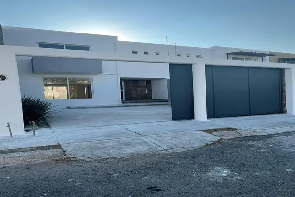 Foto de inmueble en Circuito de la pileta #145, Col. Portones de la Hacienda C.P. 38063, Celaya