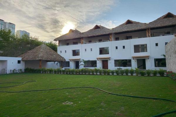 Foto de inmueble en Costera de Las Palmas #11, Col. Playa Diamante C.P. 39897, Acapulco de Juárez