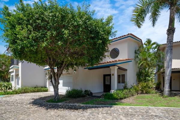 Foto de inmueble en  , Col. Cruz de Huanacaxtle C.P. 63734, Bahía de Banderas