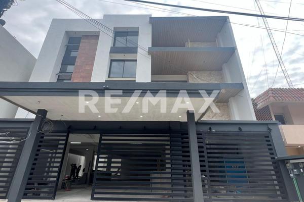 Foto de inmueble en De las Jacarandas, Col. Flamboyanes C.P. 89330, Tampico